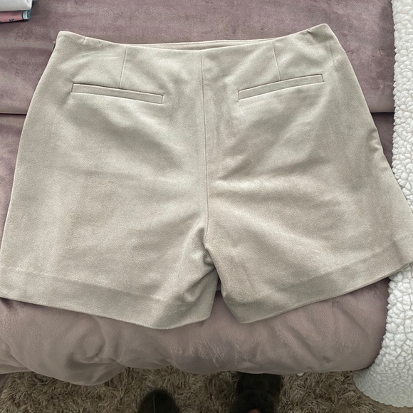 BCBG suede skort - Picture 3 of 4